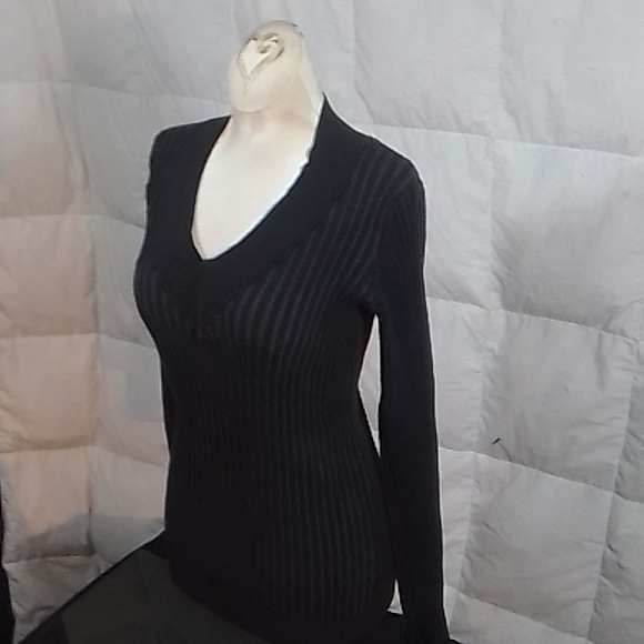 Black L.E.I. sweater - Picture 2 of 4